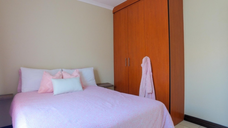 To Let 2 Bedroom Property for Rent in Waterval East North West